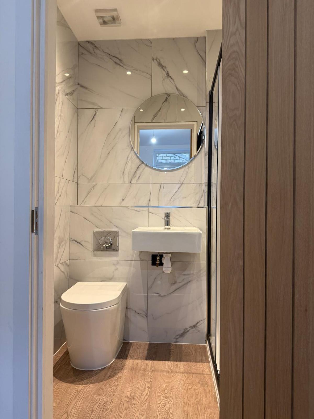 Beautiful 2 Bed With En Suite, Near Tube And Stamford Bridge Appartamento Londra