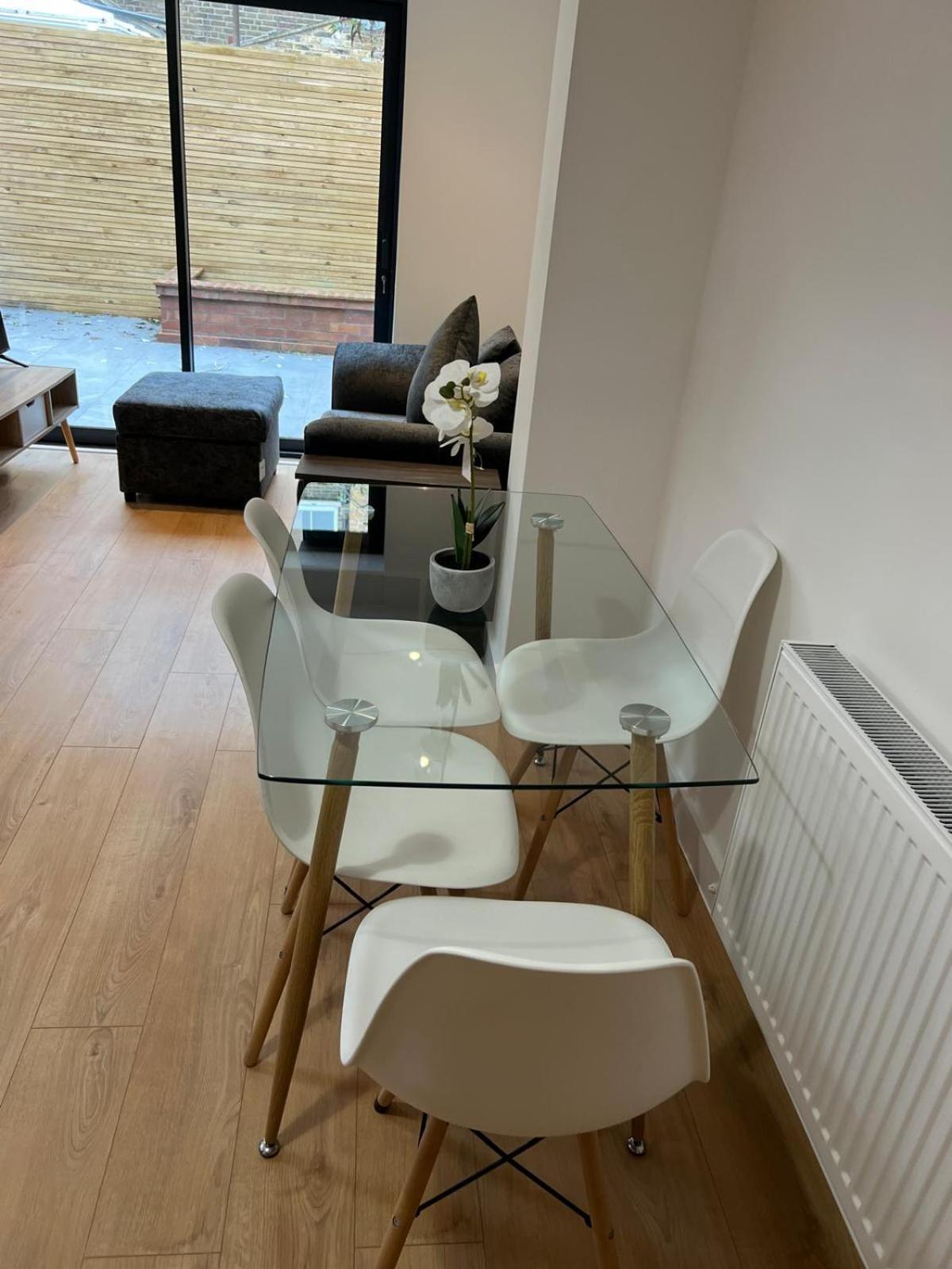 Beautiful 2 Bed With En Suite, Near Tube And Stamford Bridge Appartamento Londra