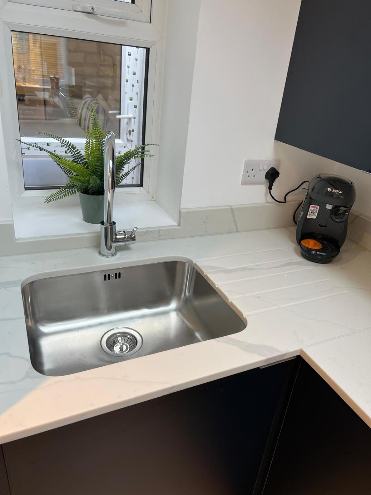 Appartamento Beautiful 2 Bed With En Suite, Near Tube And Stamford Bridge Londra