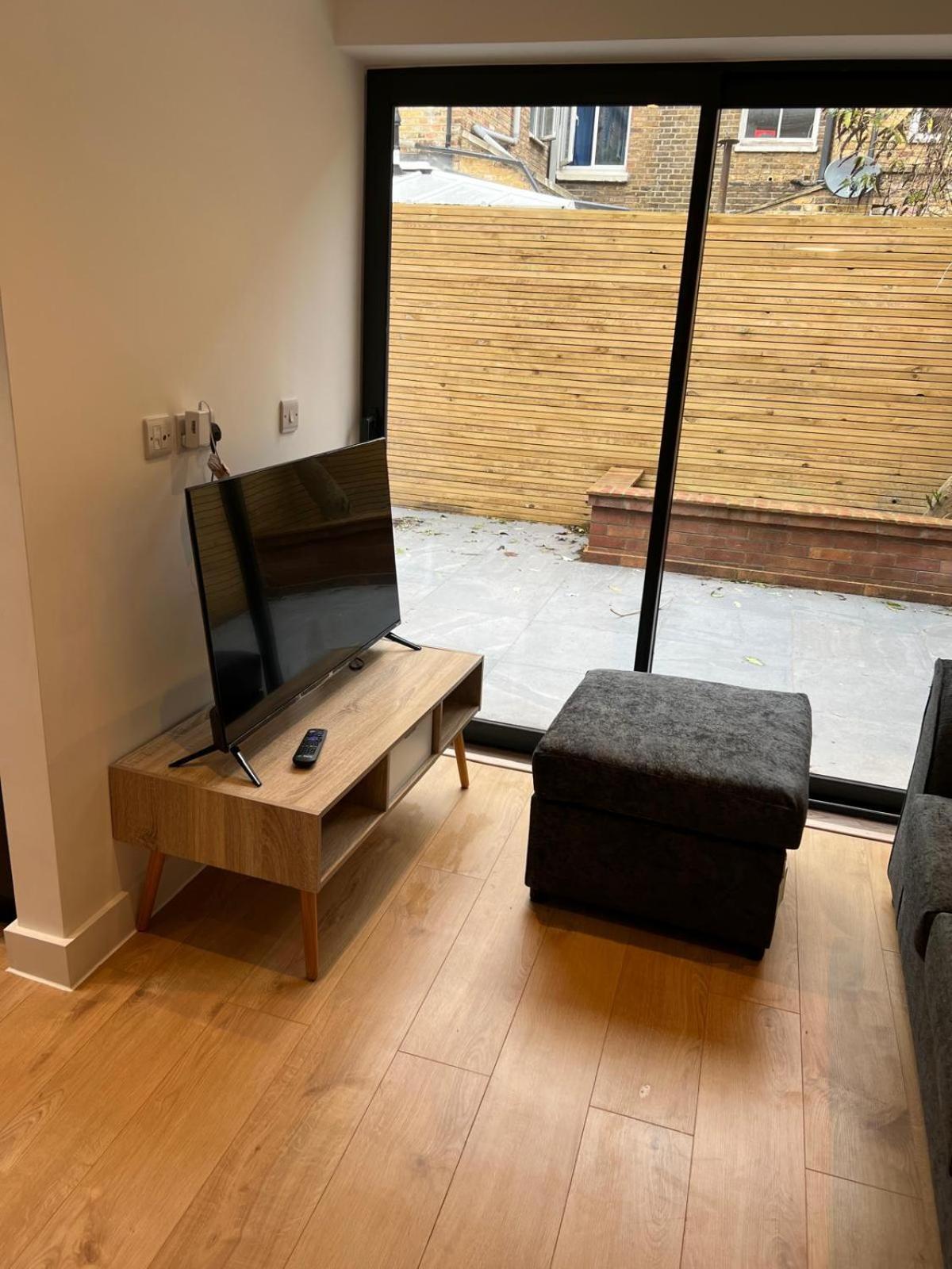 Beautiful 2 Bed With En Suite, Near Tube And Stamford Bridge Londra