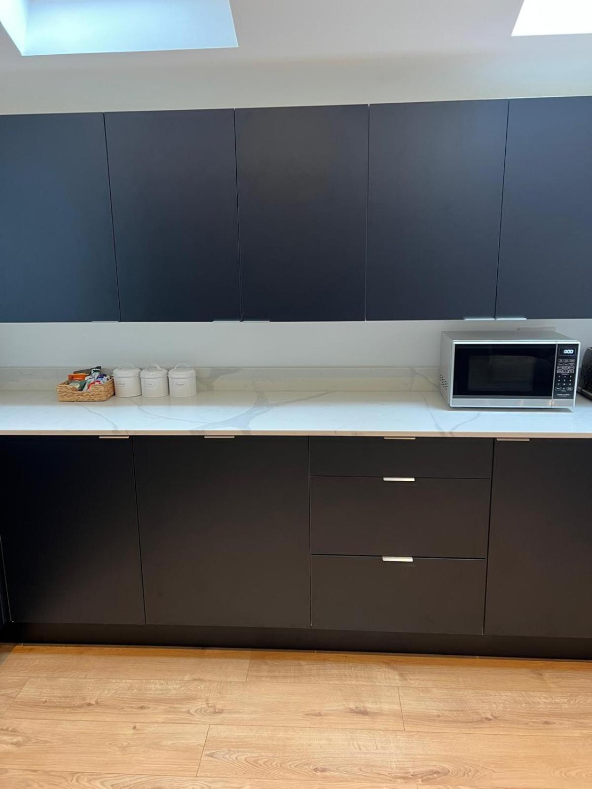 Beautiful 2 Bed With En Suite, Near Tube And Stamford Bridge * Londra
