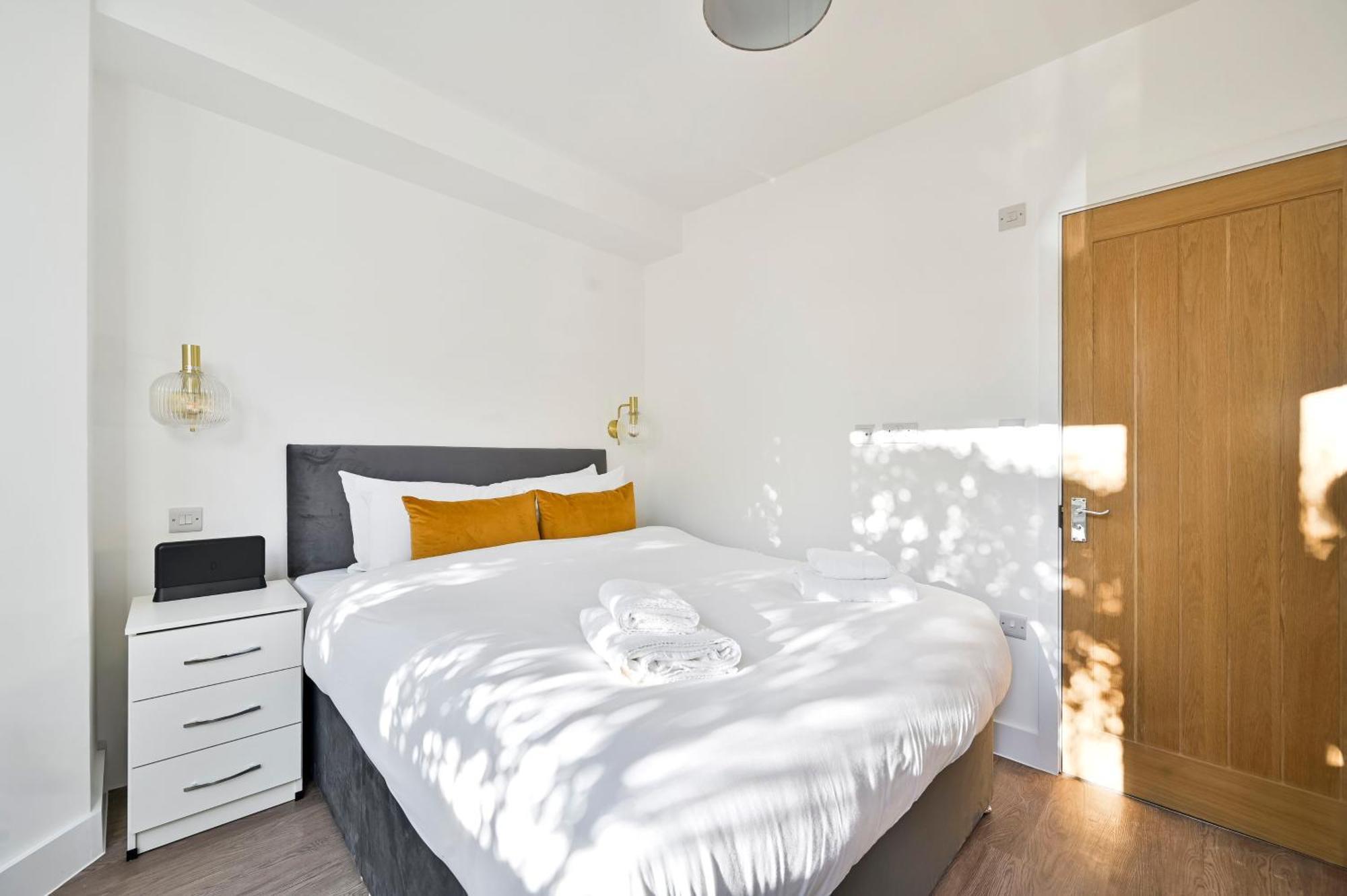Beautiful 2 Bed With En Suite, Near Tube And Stamford Bridge Londra