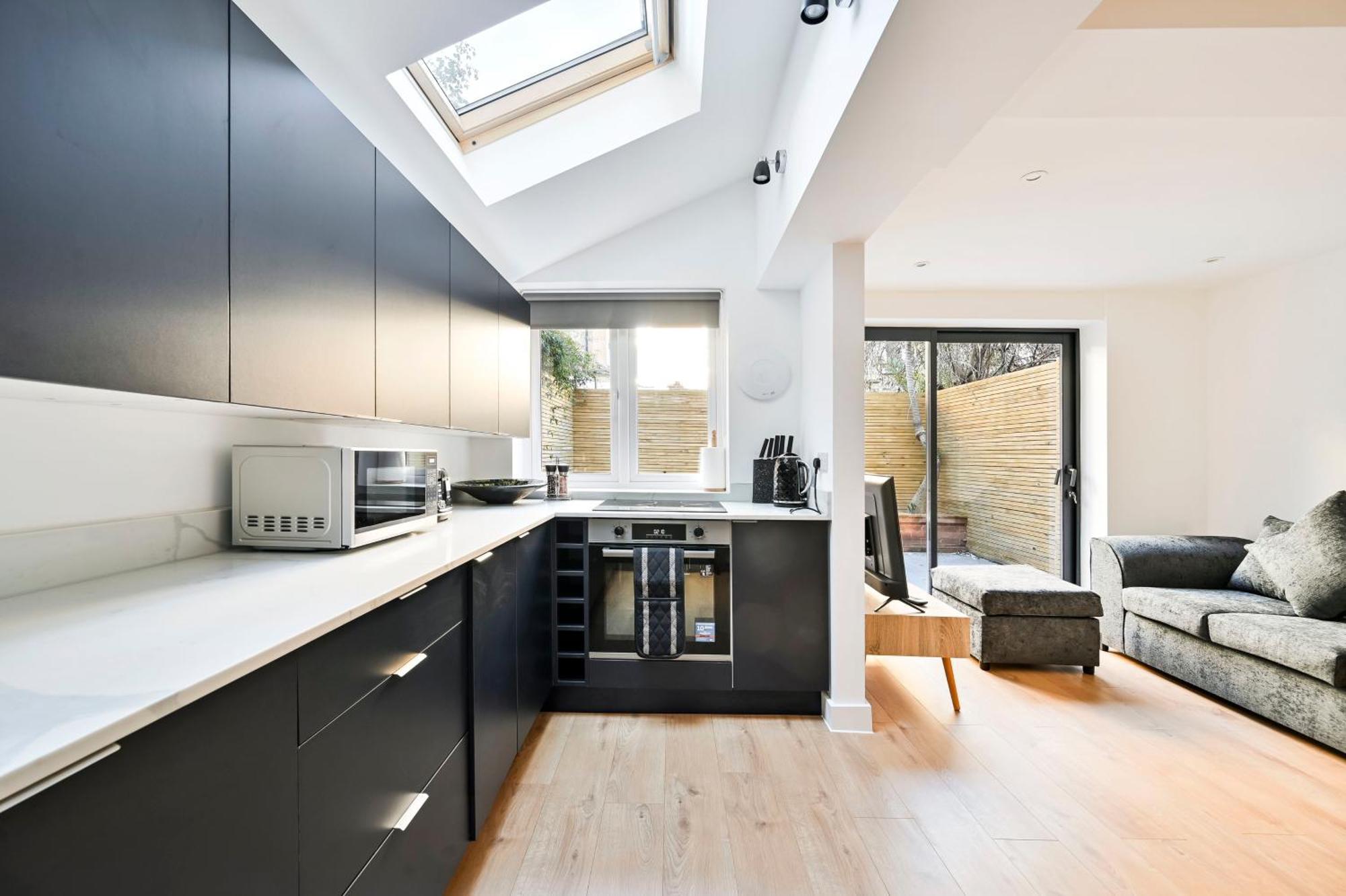 Beautiful 2 Bed With En Suite, Near Tube And Stamford Bridge * Londra