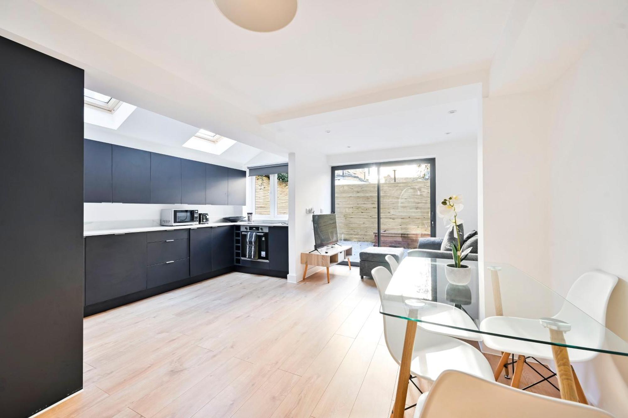 Beautiful 2 Bed With En Suite, Near Tube And Stamford Bridge Appartamento